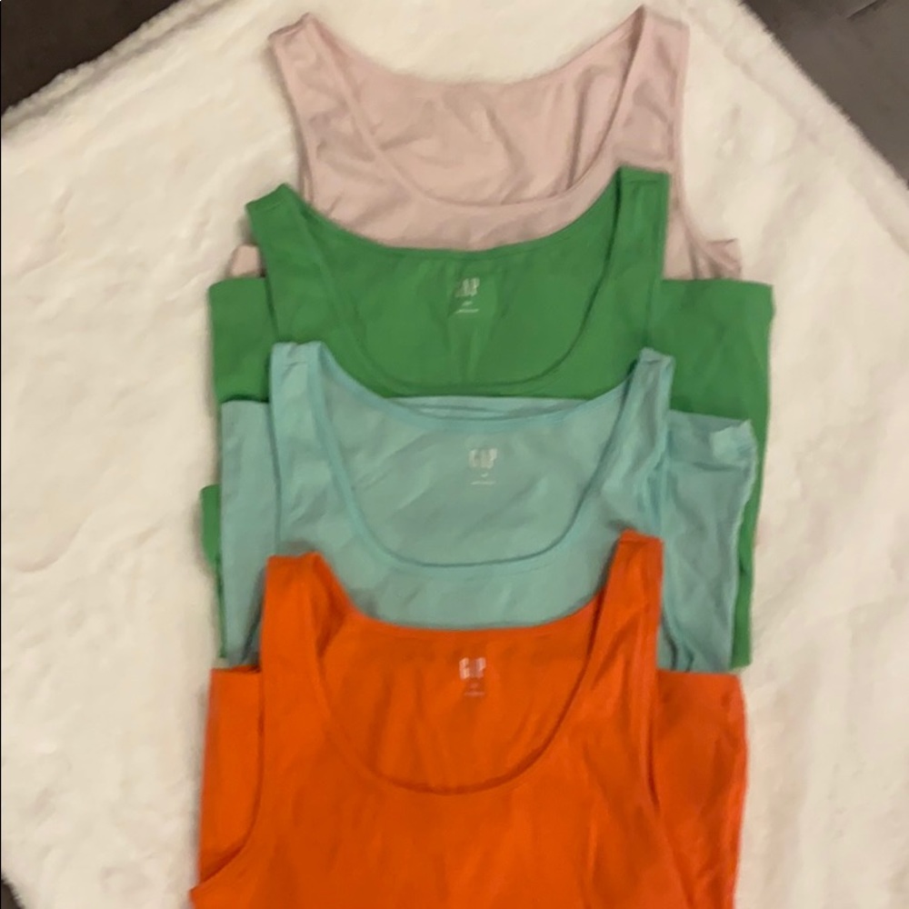 4 pack Gap tank tops